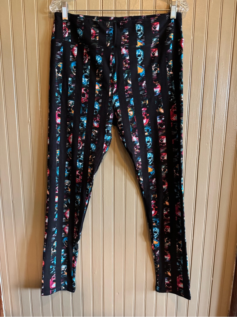 New LuLaRoe Black Leggings with Skulls Print Halloween tall curvy